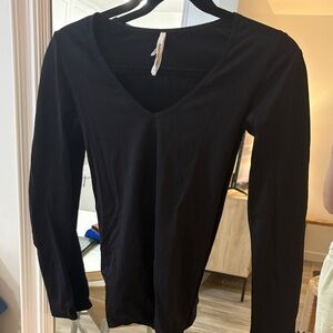 Babaton Black V-Neck Long Sleeve Tee